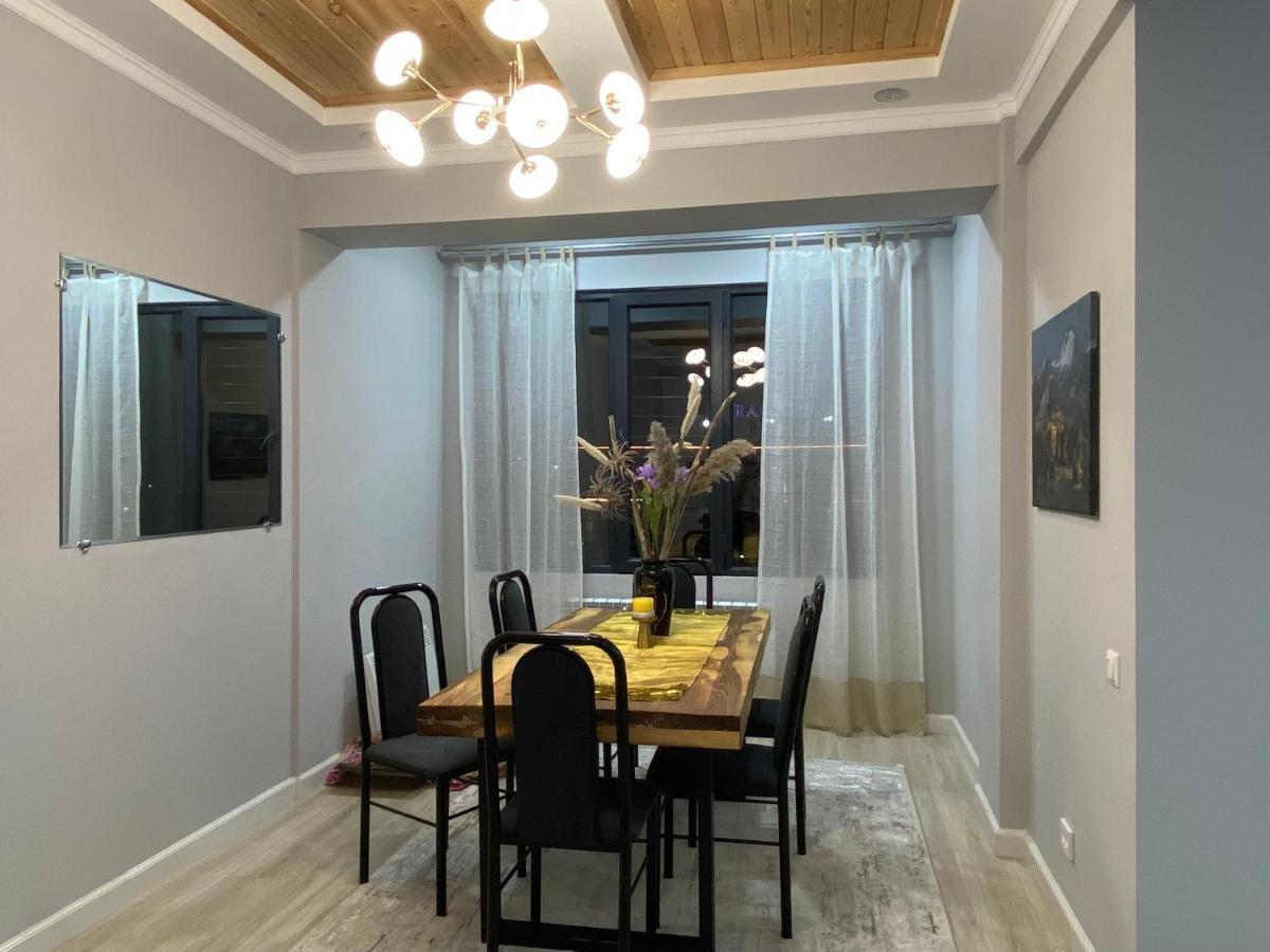 Bird'S Nest - Apartment In Downtown Karakol Exterior foto